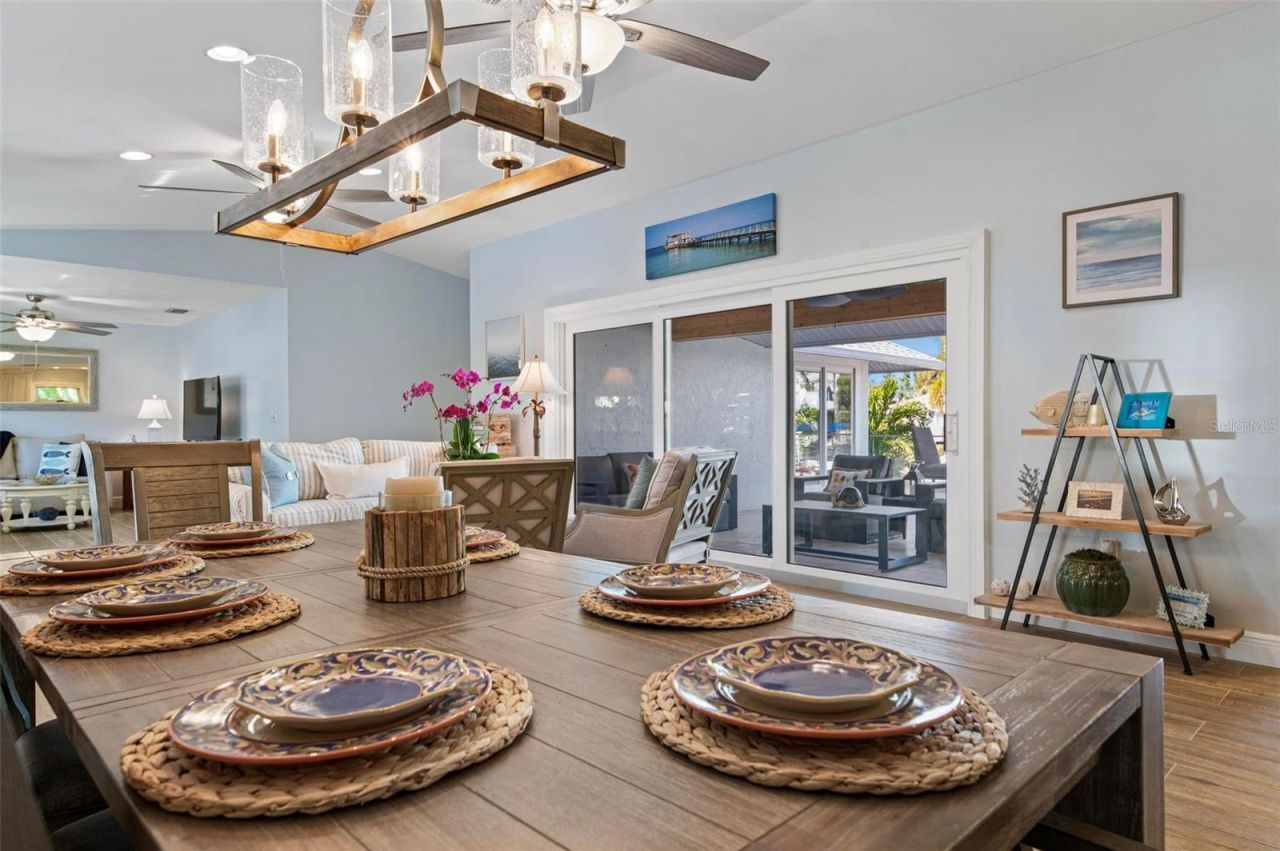 607 North Point Drive, Holmes Beach, FL 34217 Photo