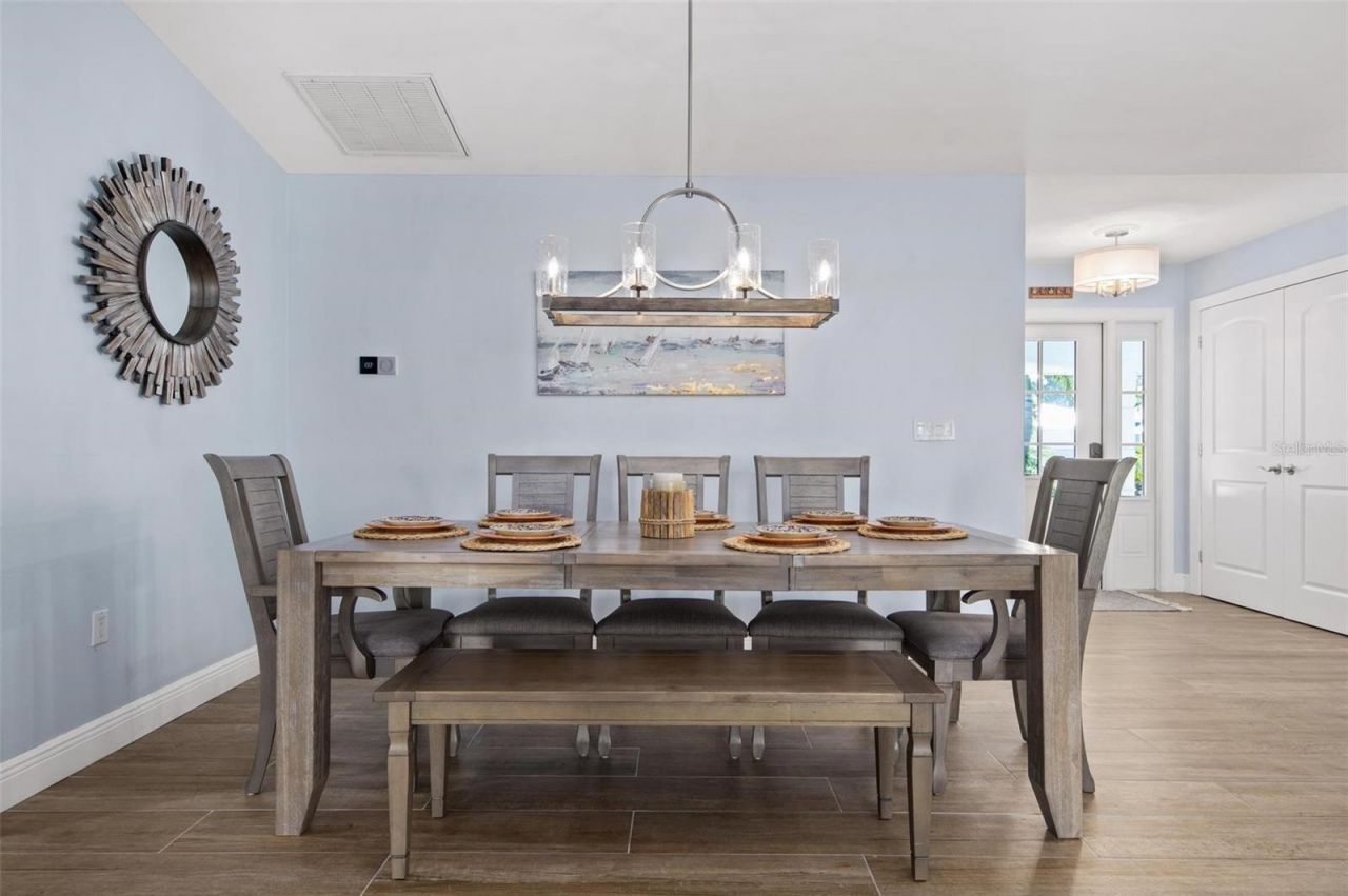 607 North Point Drive, Holmes Beach, FL 34217 Photo