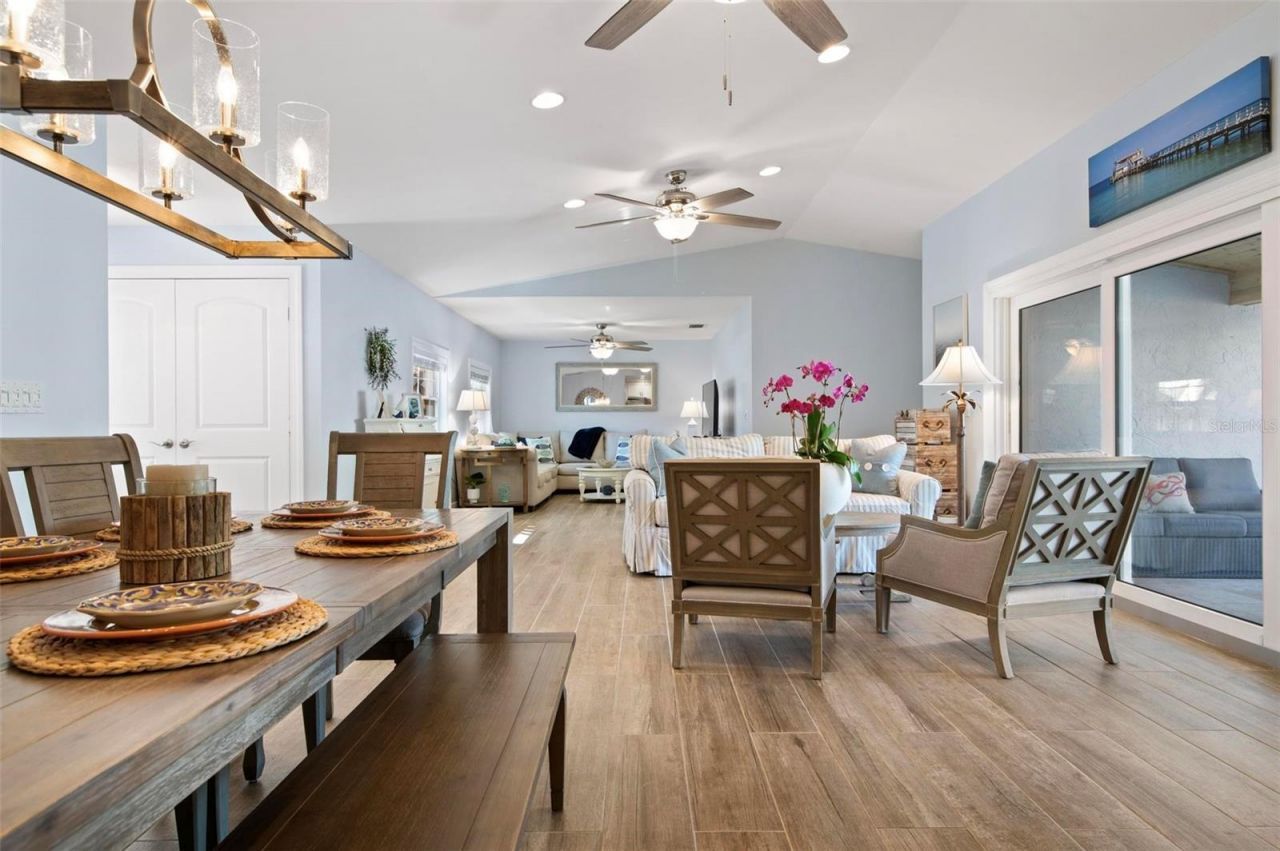 607 North Point Drive, Holmes Beach, FL 34217 Photo