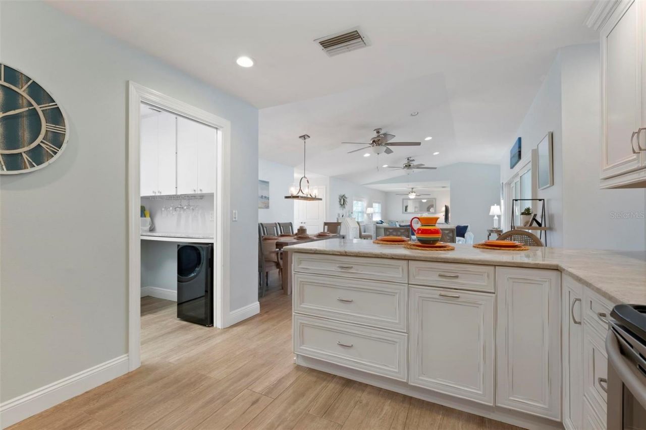 607 North Point Drive, Holmes Beach, FL 34217 Photo