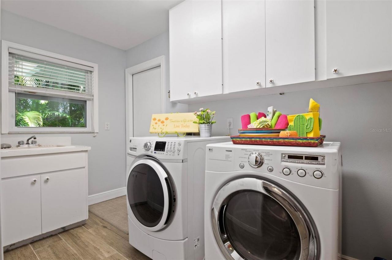 607 North Point Drive, Holmes Beach, FL 34217 Photo