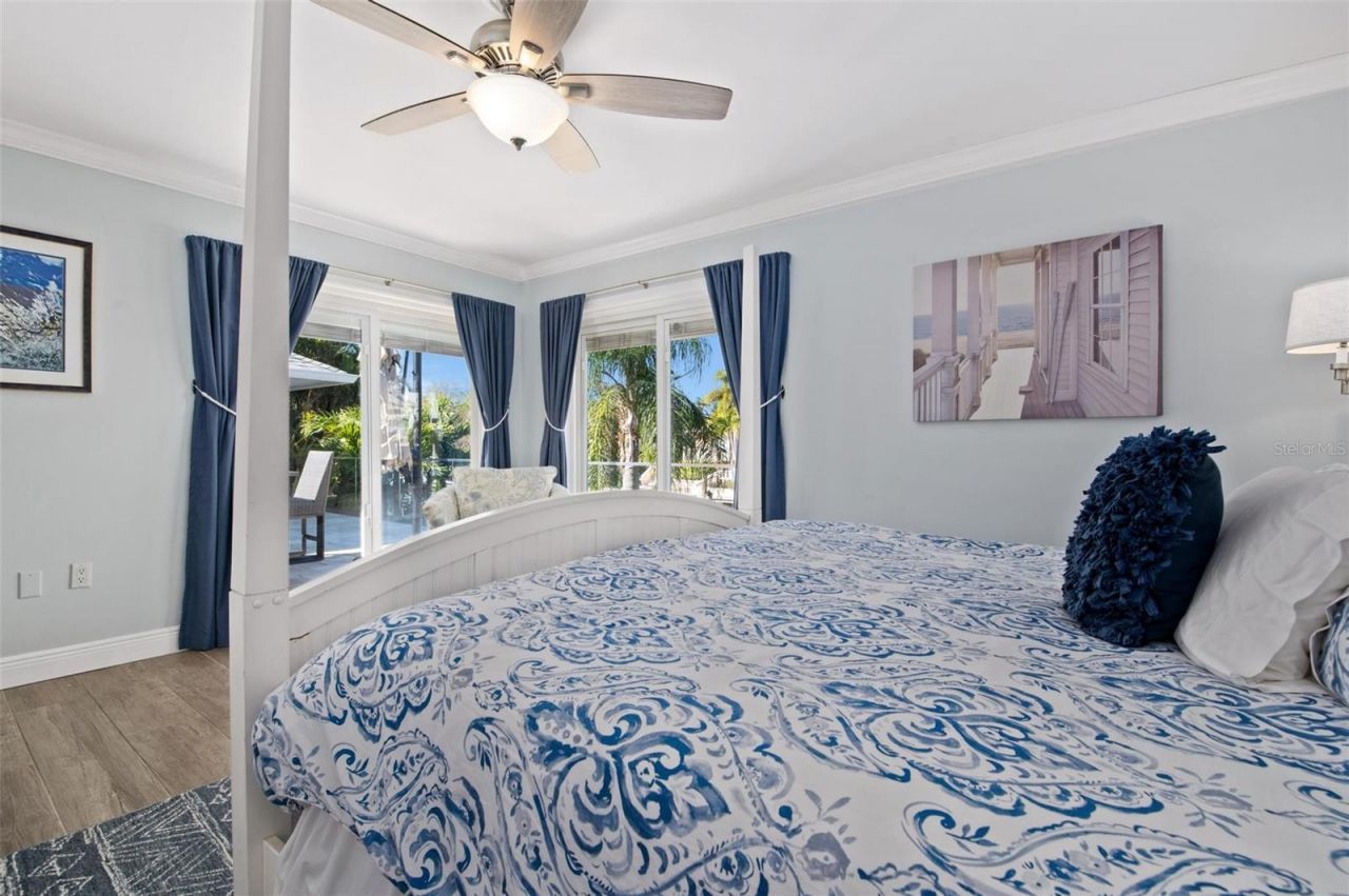 607 North Point Drive, Holmes Beach, FL 34217 Photo