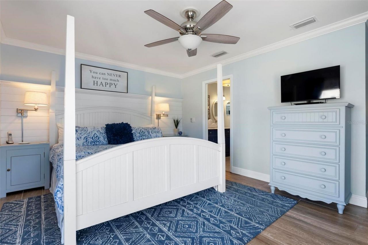 607 North Point Drive, Holmes Beach, FL 34217 Photo