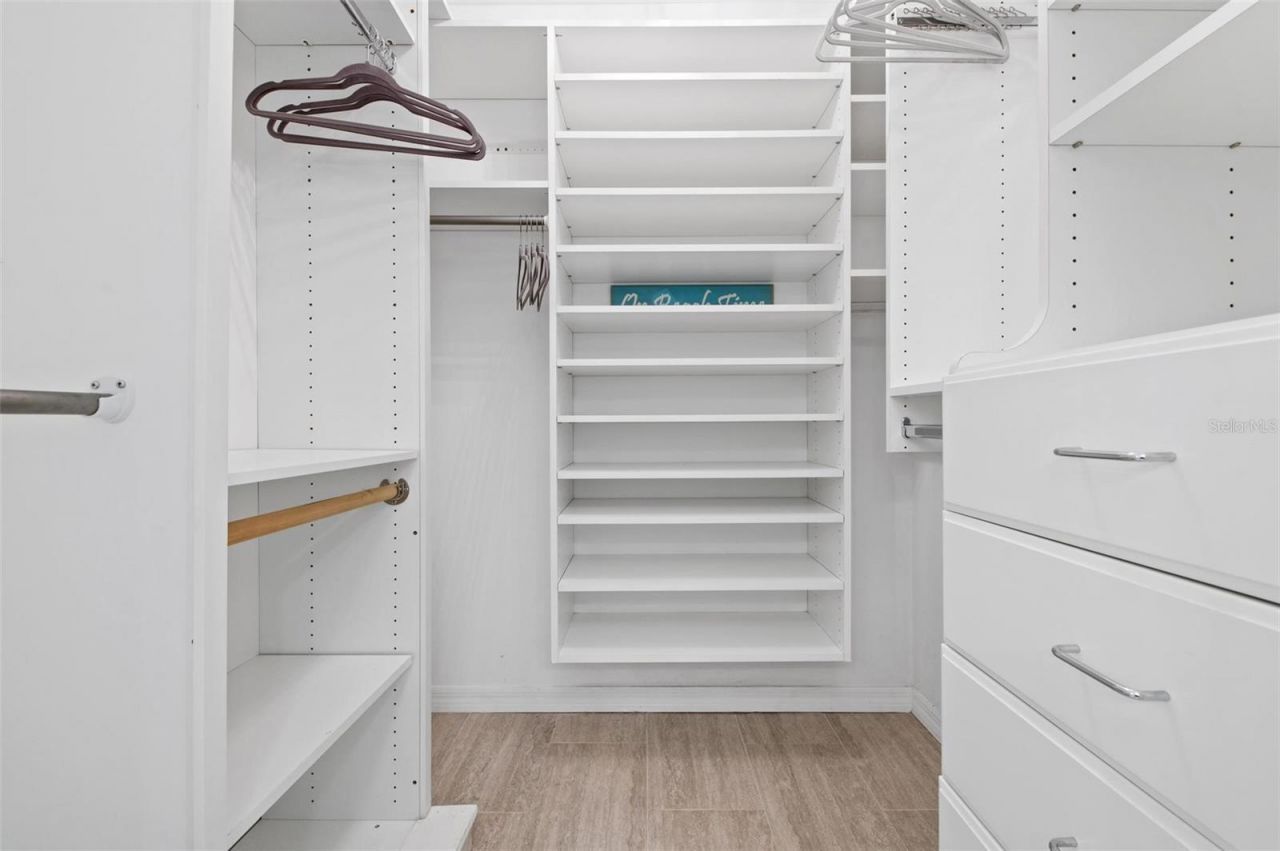 607 North Point Drive, Holmes Beach, FL 34217 Photo