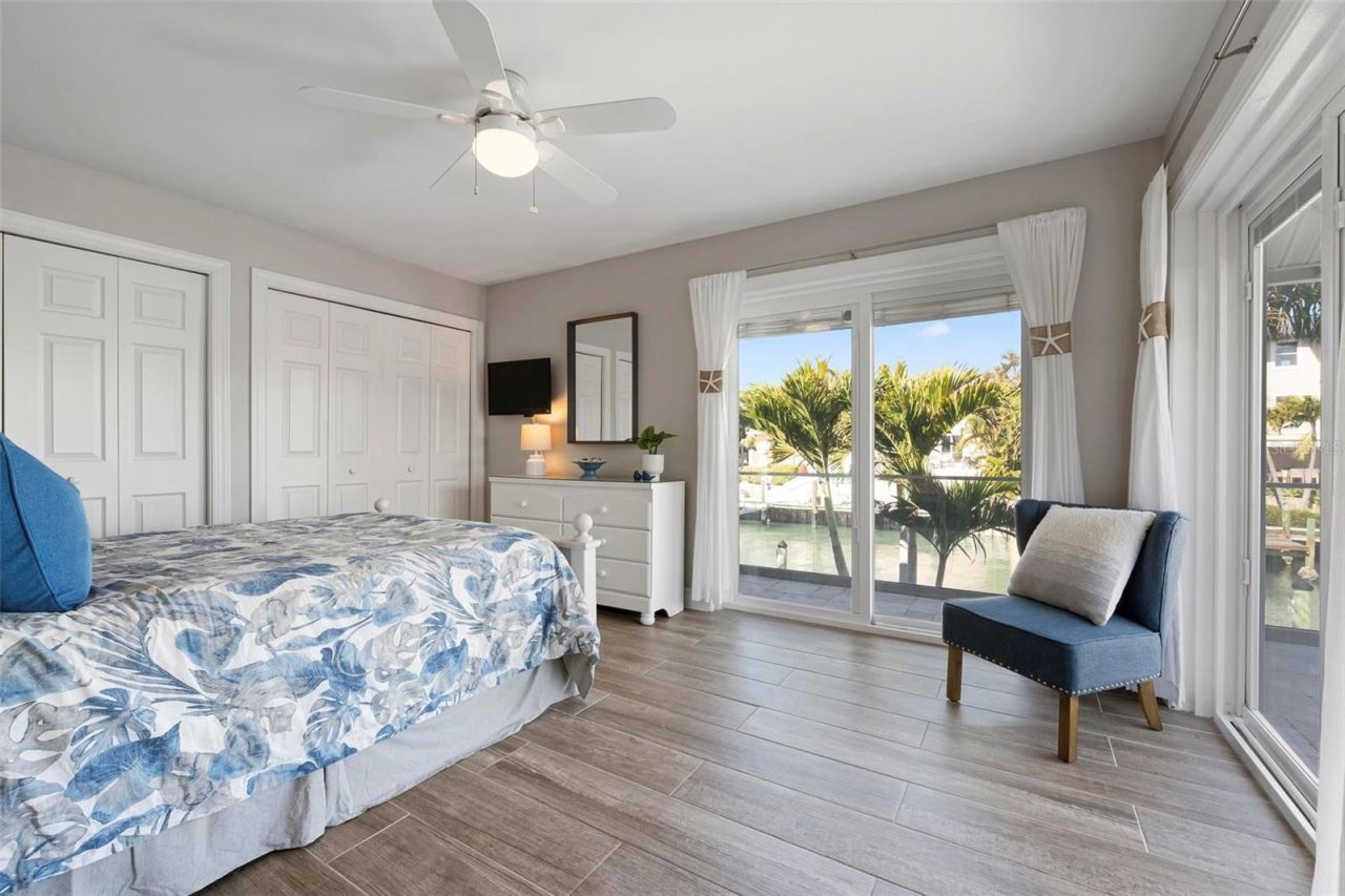 607 North Point Drive, Holmes Beach, FL 34217 Photo