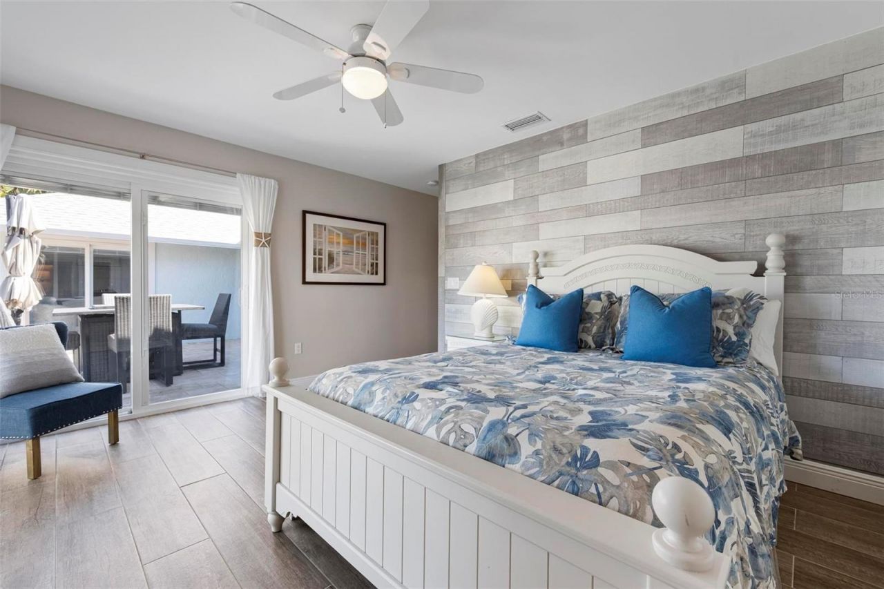 607 North Point Drive, Holmes Beach, FL 34217 Photo