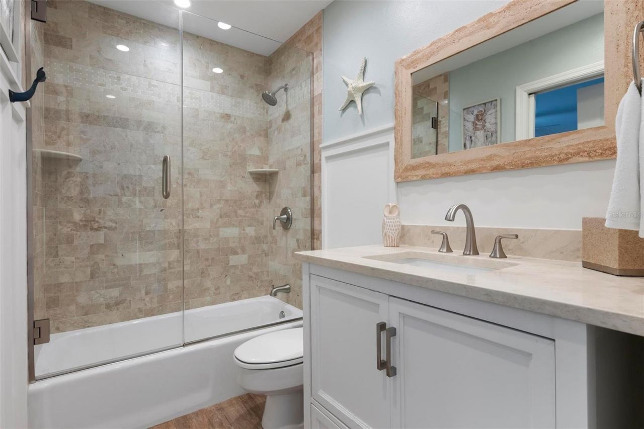 607 North Point Drive, Holmes Beach, FL 34217 Photo