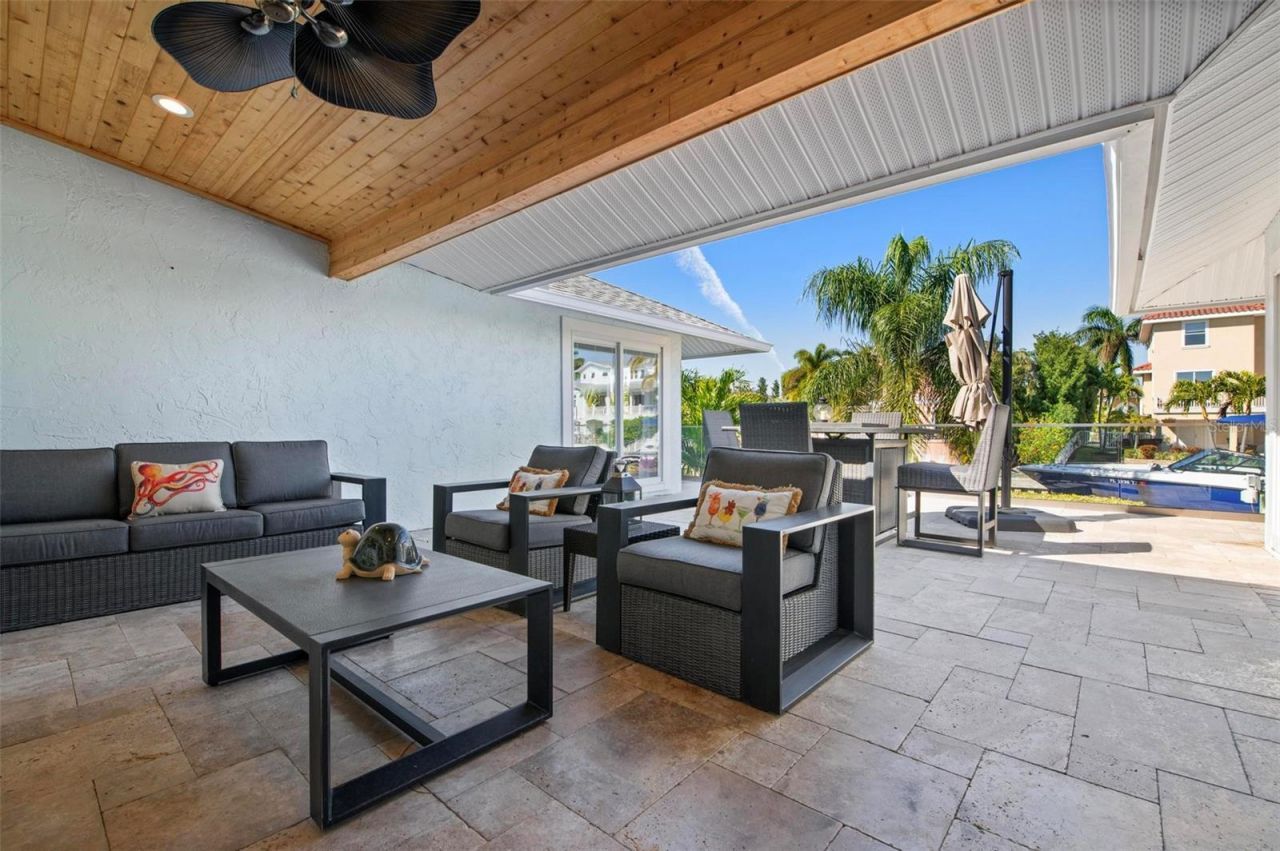 607 North Point Drive, Holmes Beach, FL 34217 Photo