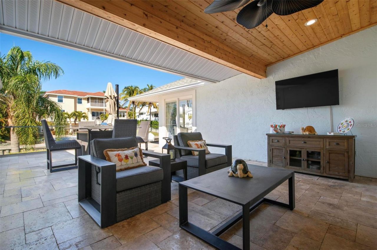 607 North Point Drive, Holmes Beach, FL 34217 Photo