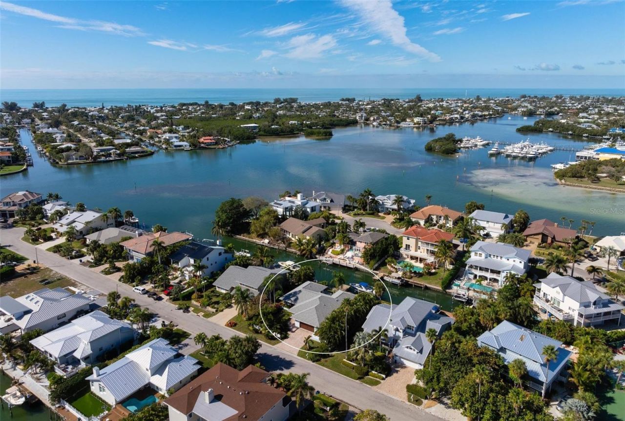 607 North Point Drive, Holmes Beach, FL 34217 Photo