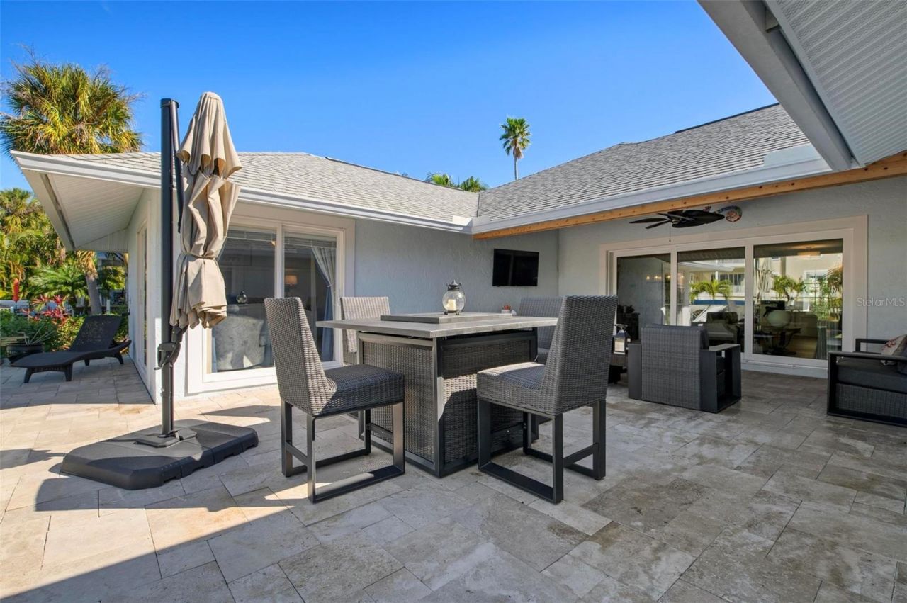 607 North Point Drive, Holmes Beach, FL 34217 Photo