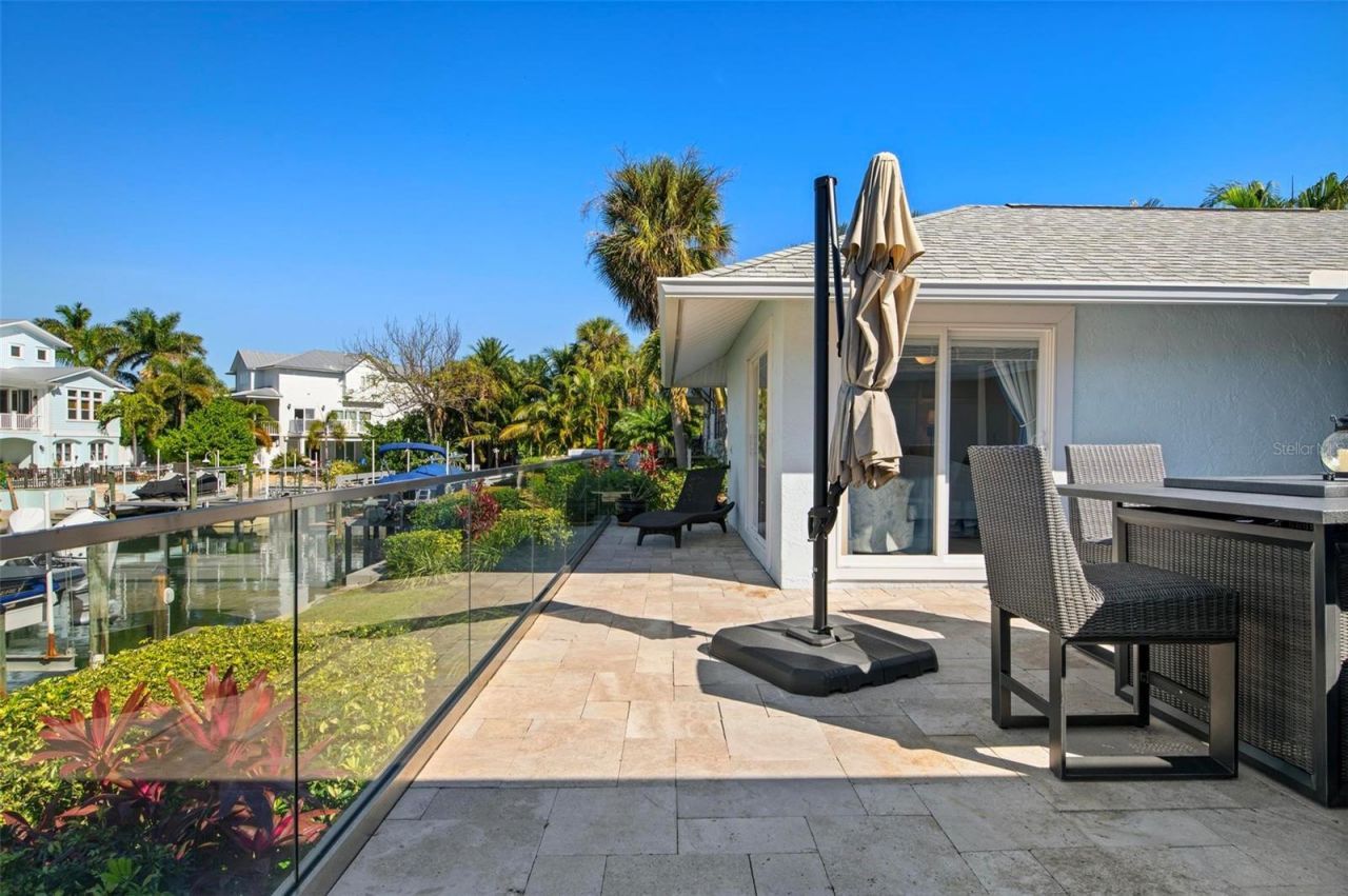 607 North Point Drive, Holmes Beach, FL 34217 Photo