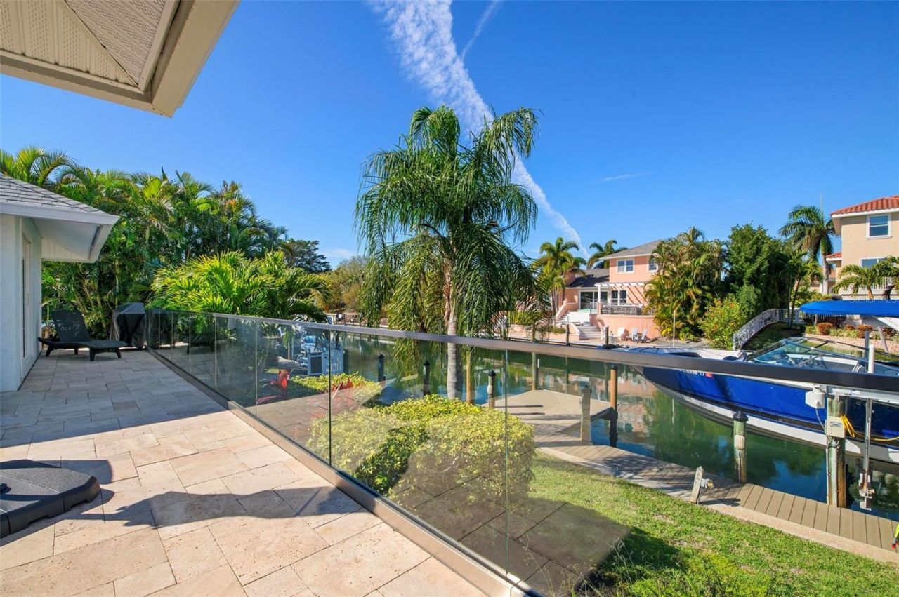 607 North Point Drive, Holmes Beach, FL 34217 Photo