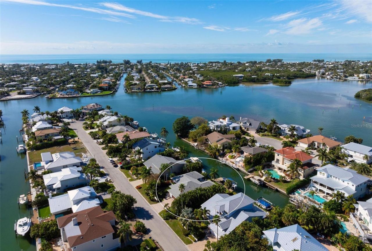 607 North Point Drive, Holmes Beach, FL 34217 Photo