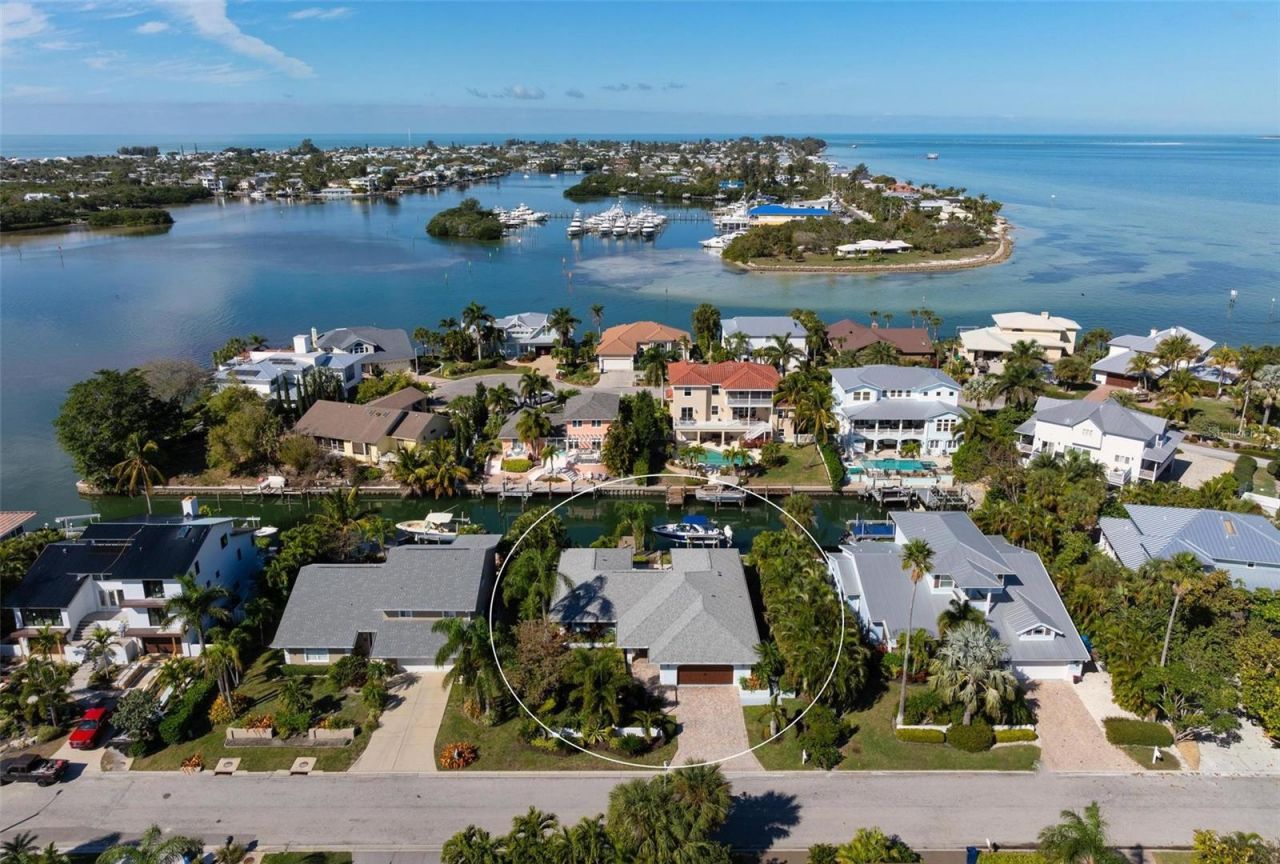 607 North Point Drive, Holmes Beach, FL 34217 Photo