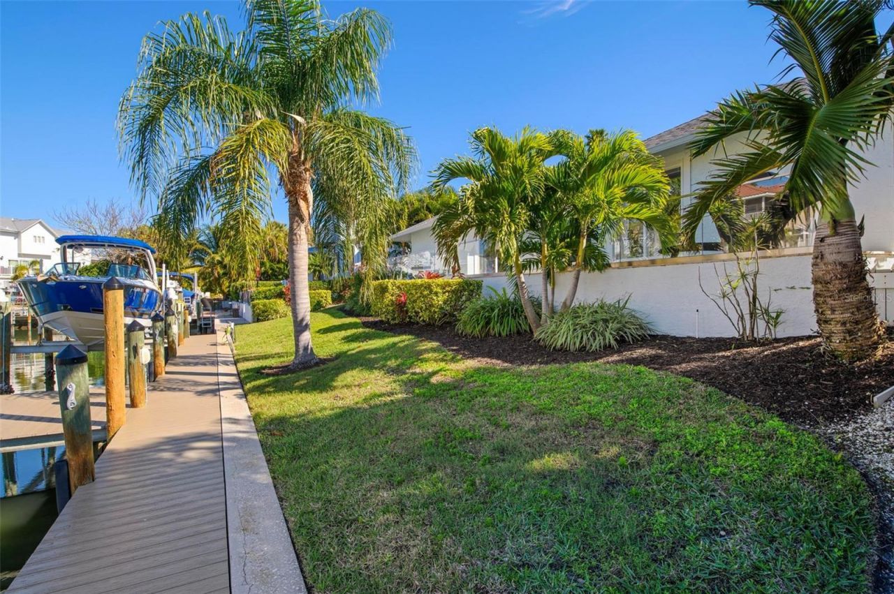 607 North Point Drive, Holmes Beach, FL 34217 Photo