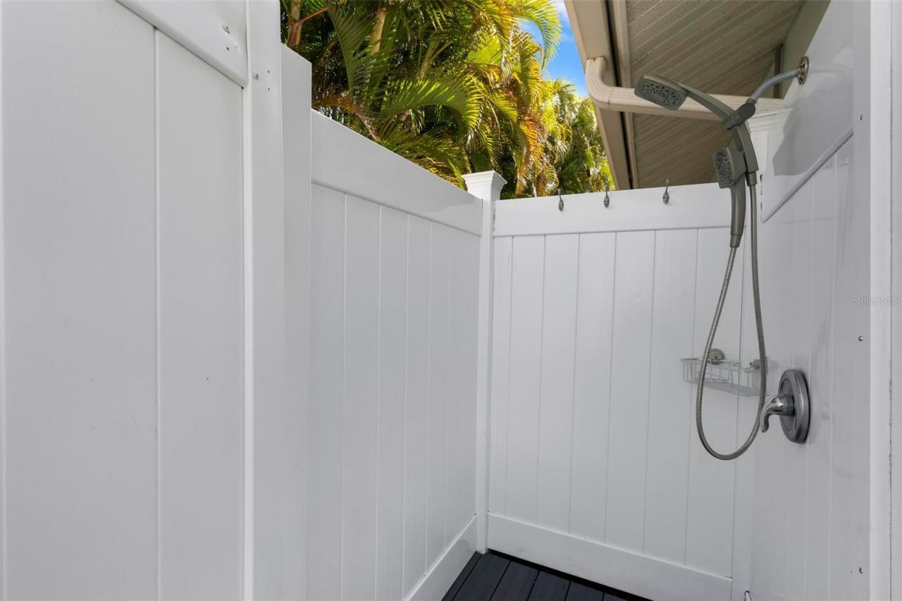 607 North Point Drive, Holmes Beach, FL 34217 Photo