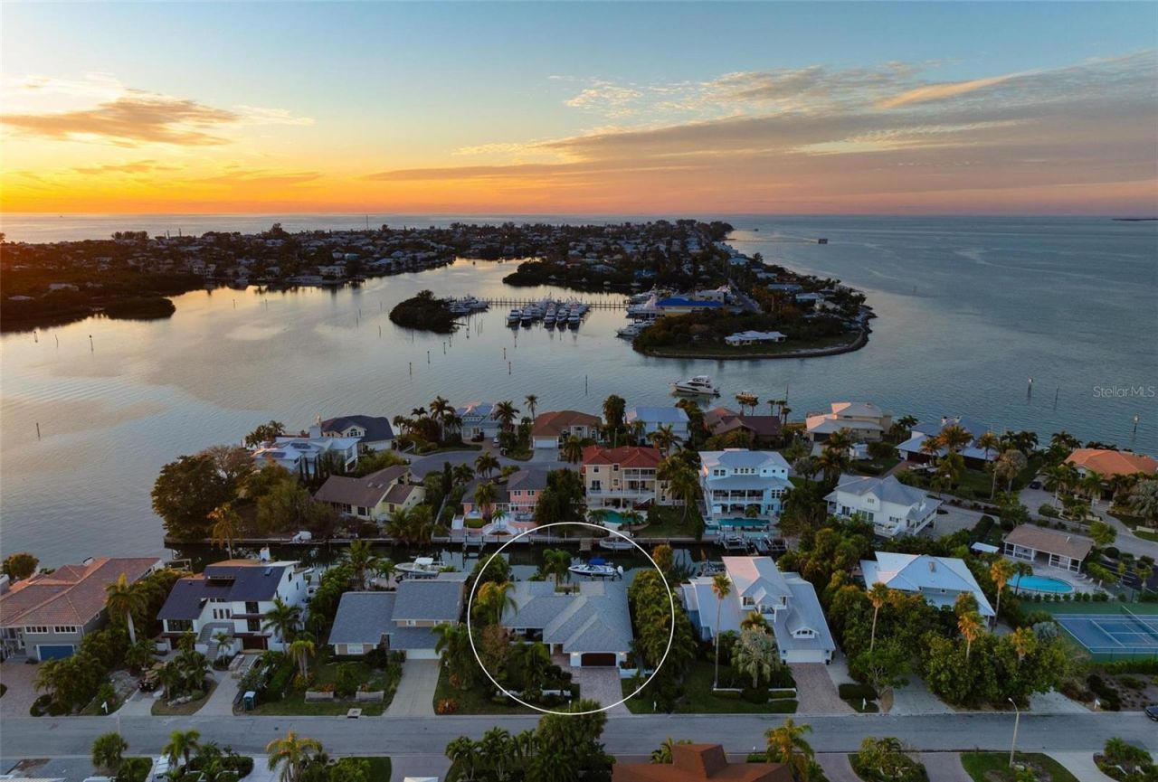 607 North Point Drive, Holmes Beach, FL 34217 Photo