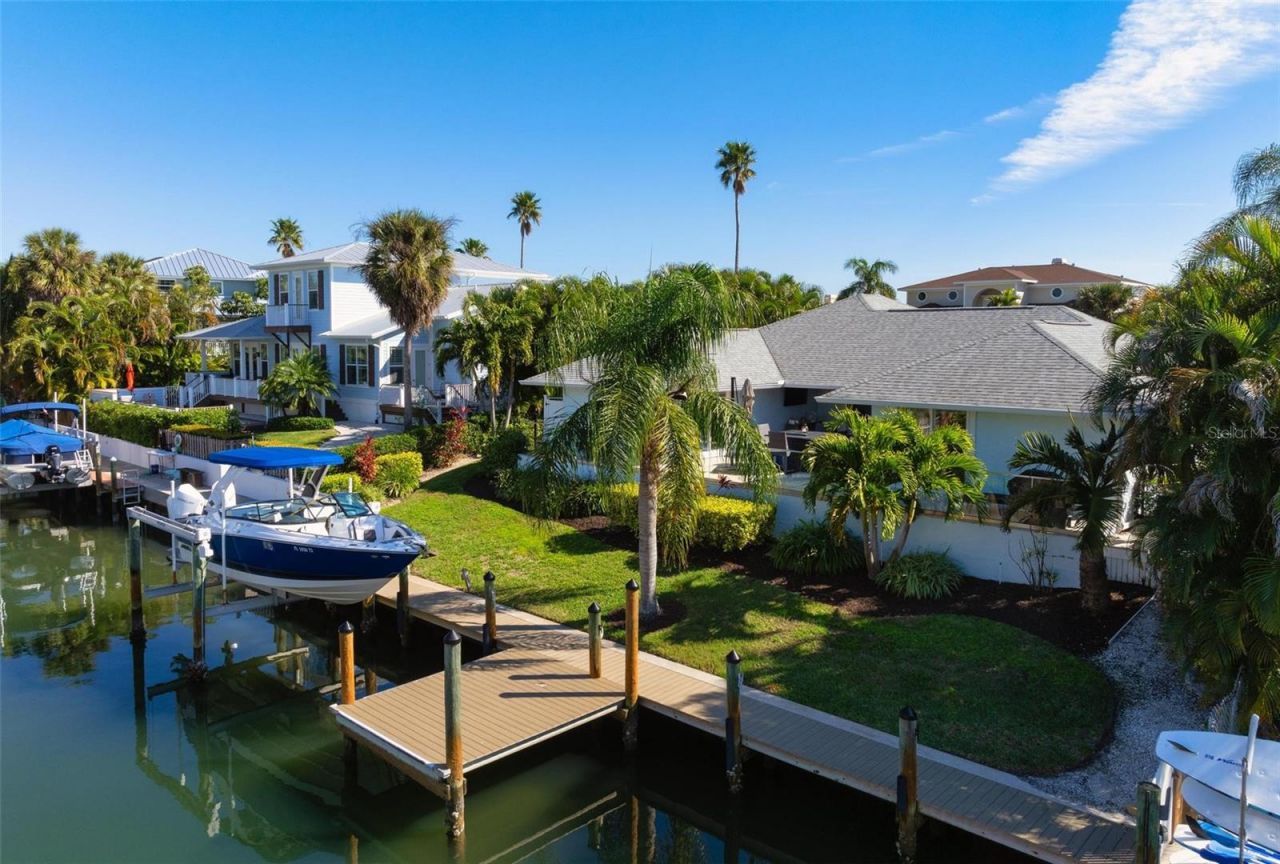 607 North Point Drive, Holmes Beach, FL 34217 Photo