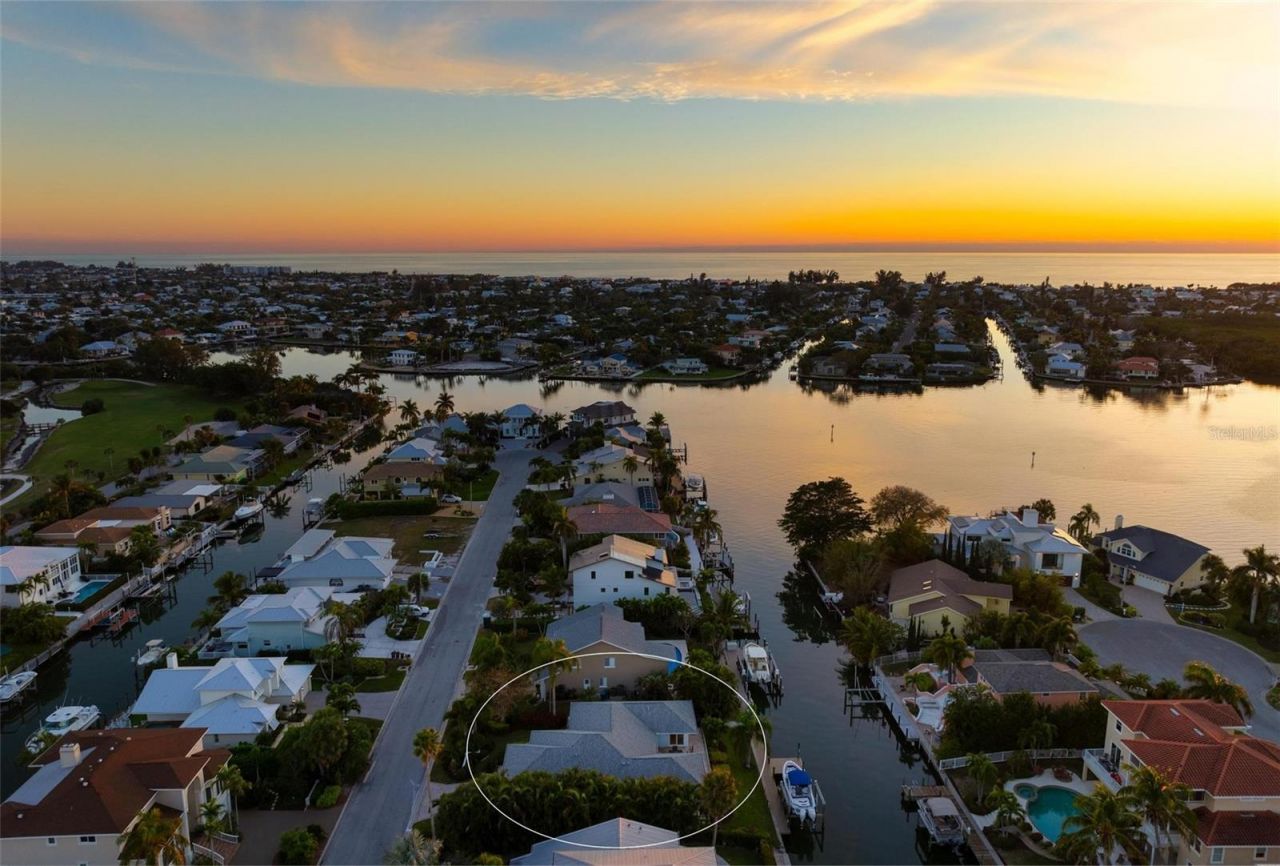 607 North Point Drive, Holmes Beach, FL 34217 Photo