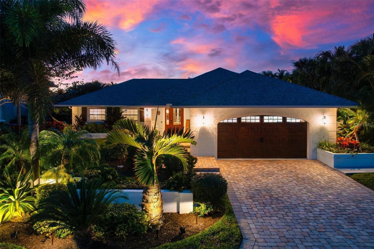 607 North Point Drive, Holmes Beach, FL 34217 Photo