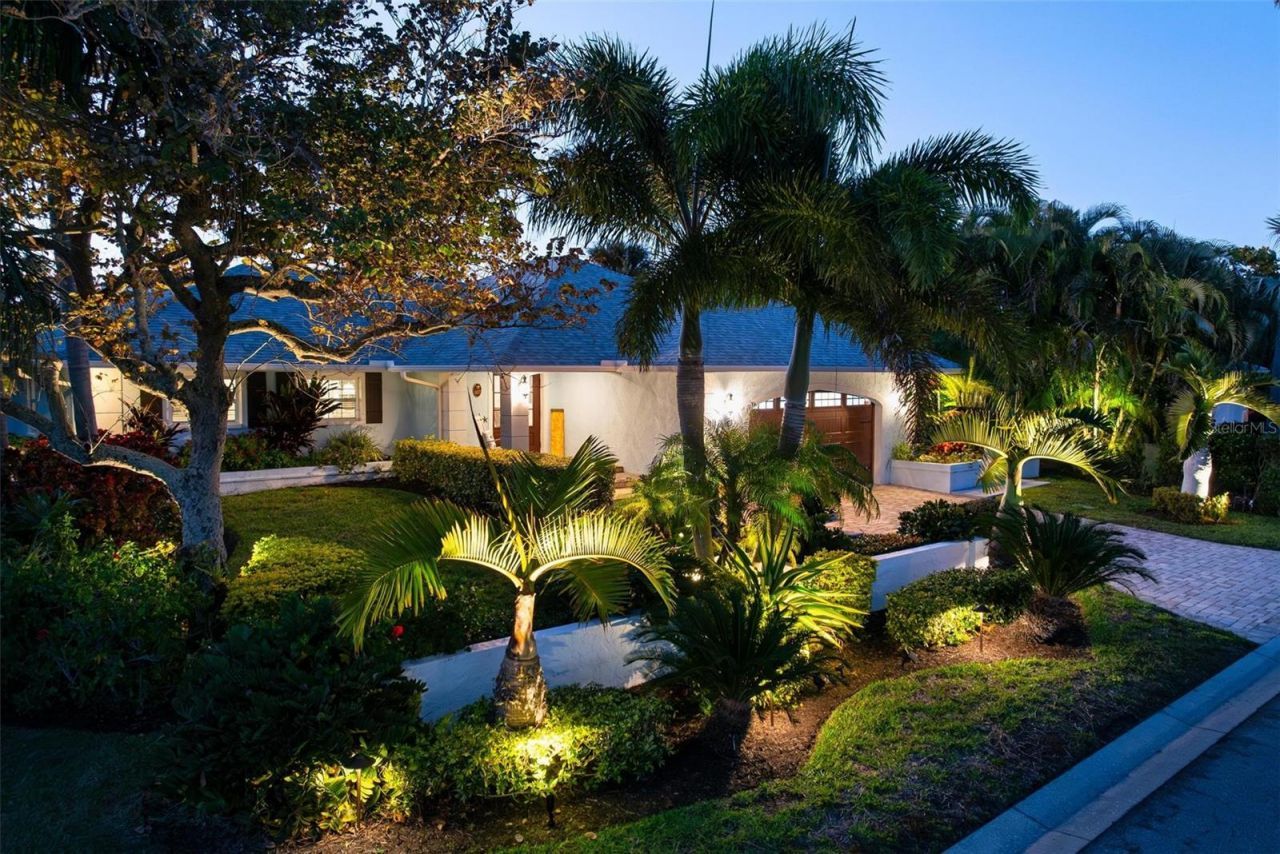 607 North Point Drive, Holmes Beach, FL 34217 Photo