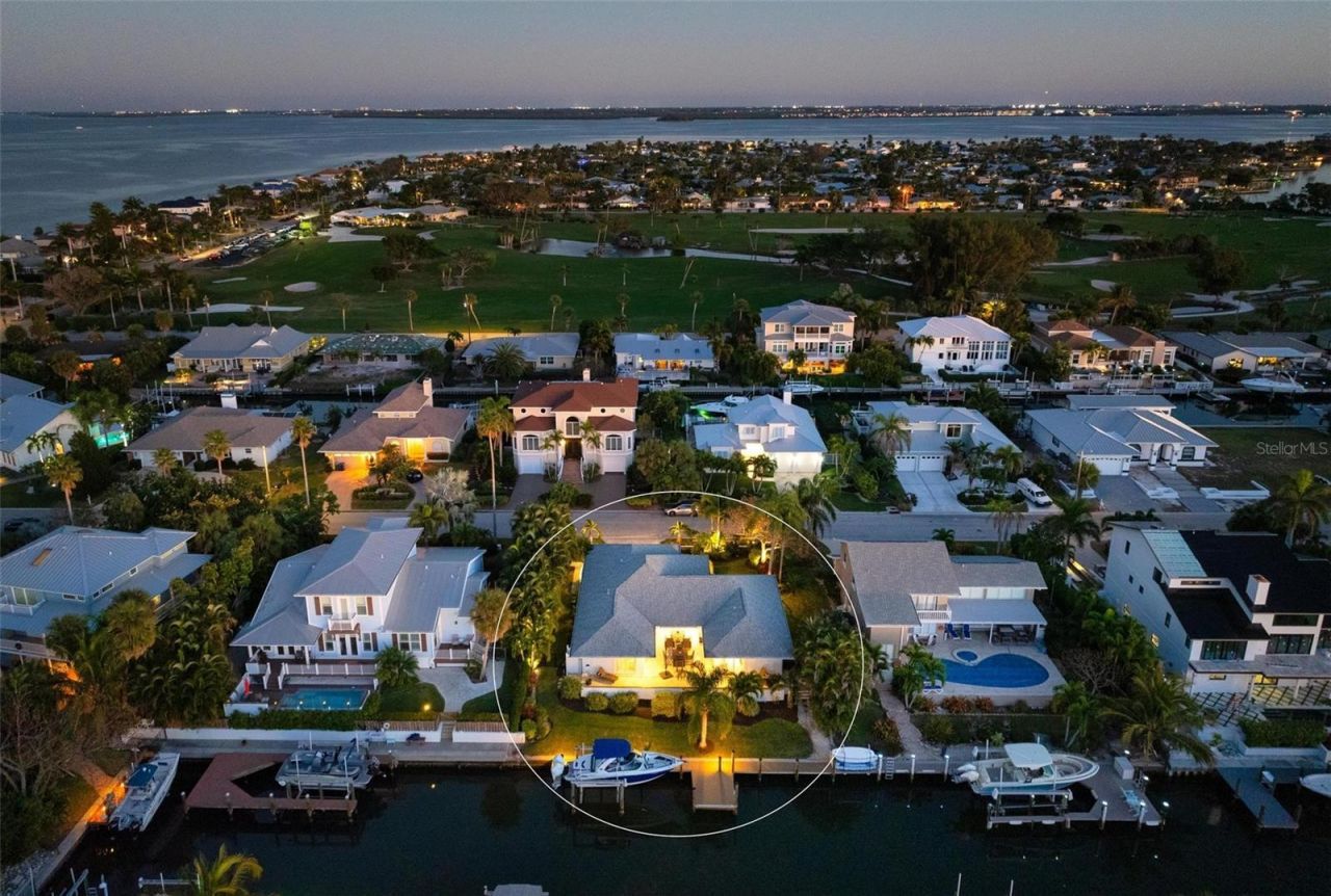 607 North Point Drive, Holmes Beach, FL 34217 Photo