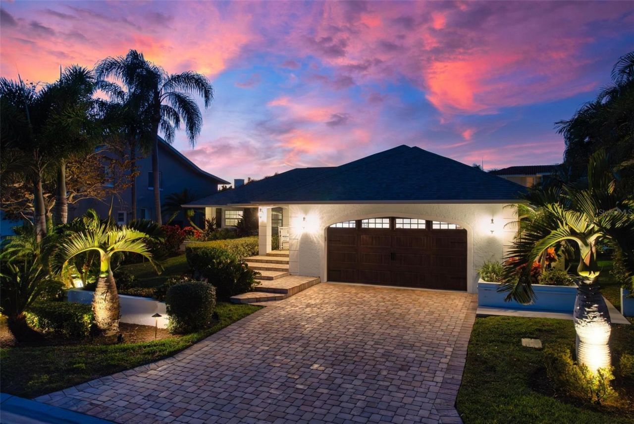 607 North Point Drive, Holmes Beach, FL 34217 Photo