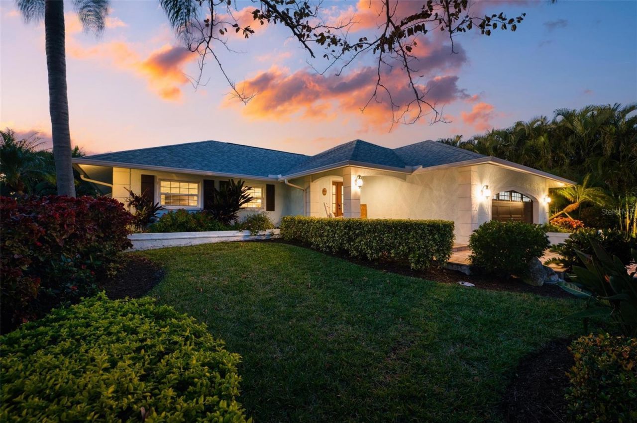 607 North Point Drive, Holmes Beach, FL 34217 Photo