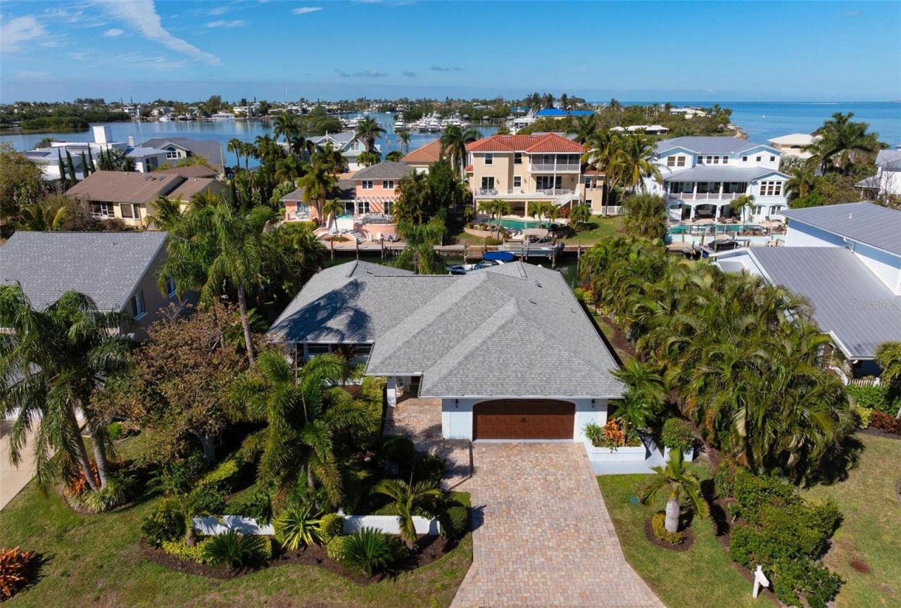 607 North Point Drive, Holmes Beach, FL 34217 Photo