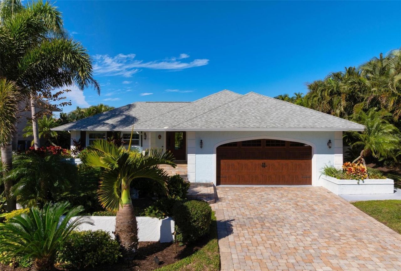 607 North Point Drive, Holmes Beach, FL 34217 Photo