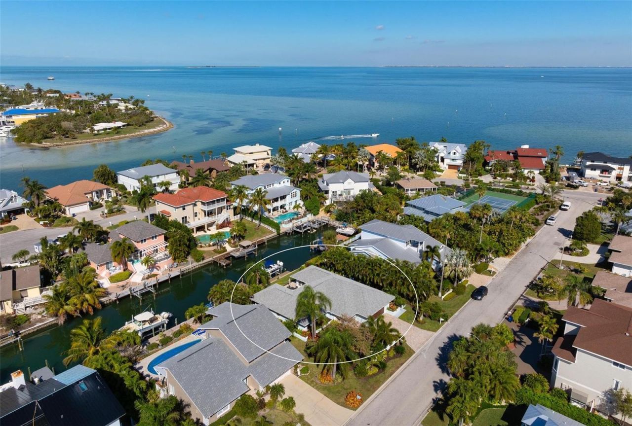 607 North Point Drive, Holmes Beach, FL 34217 Photo