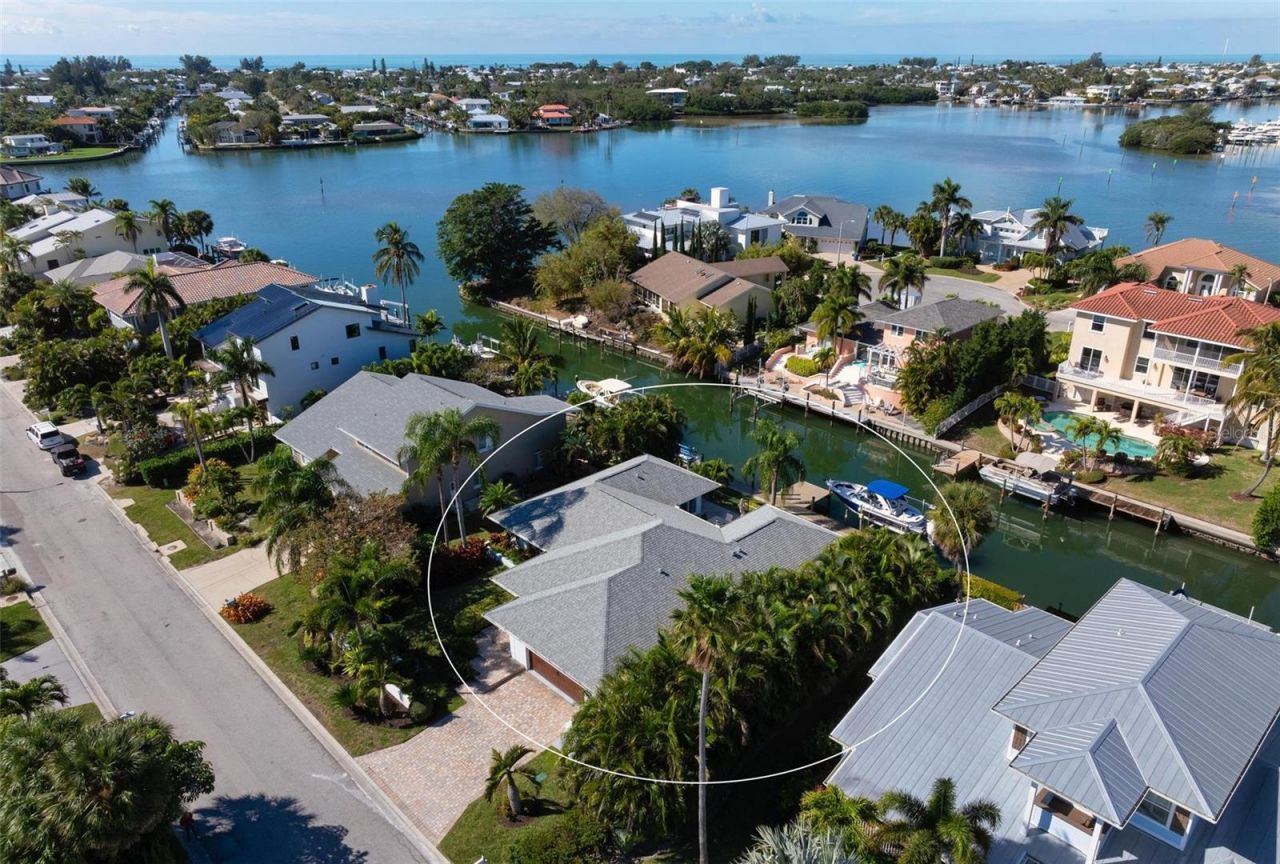 607 North Point Drive, Holmes Beach, FL 34217 Photo