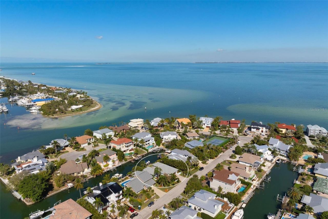 607 North Point Drive, Holmes Beach, FL 34217 Photo