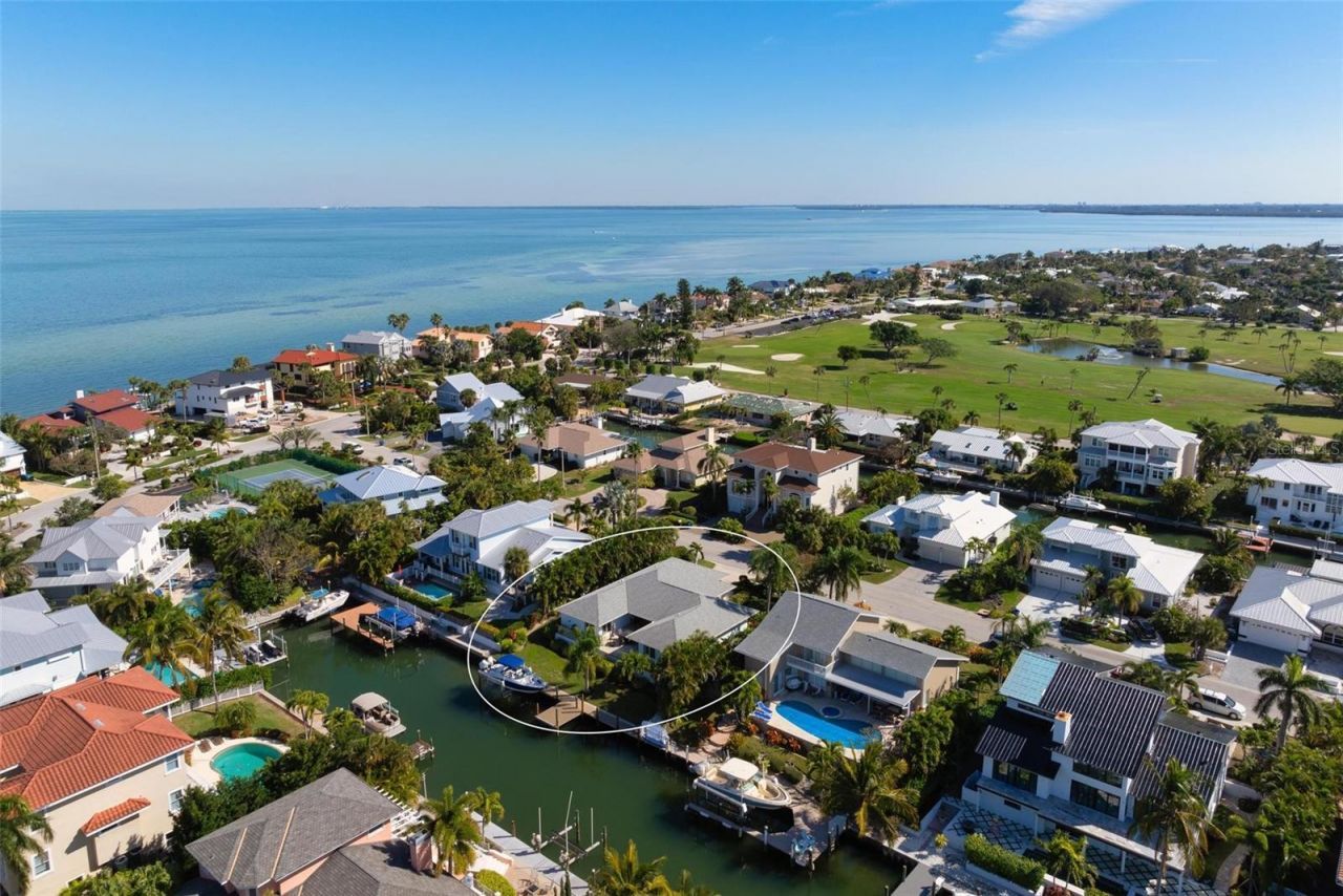 607 North Point Drive, Holmes Beach, FL 34217 Photo