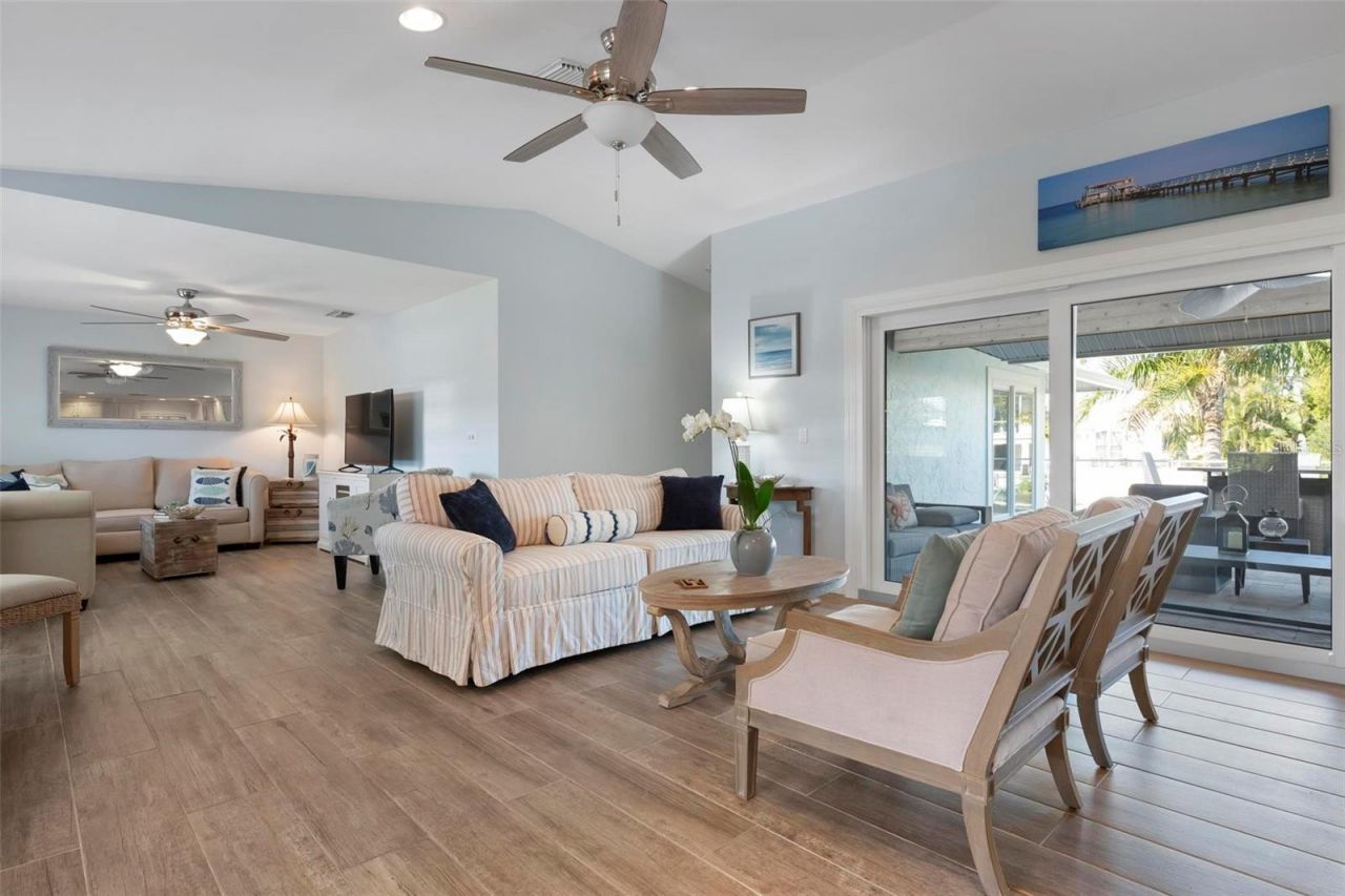 607 North Point Drive, Holmes Beach, FL 34217 Photo