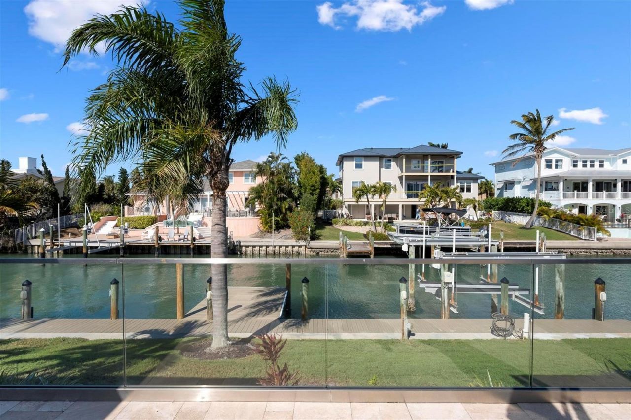 607 North Point Drive, Holmes Beach, FL 34217 Photo