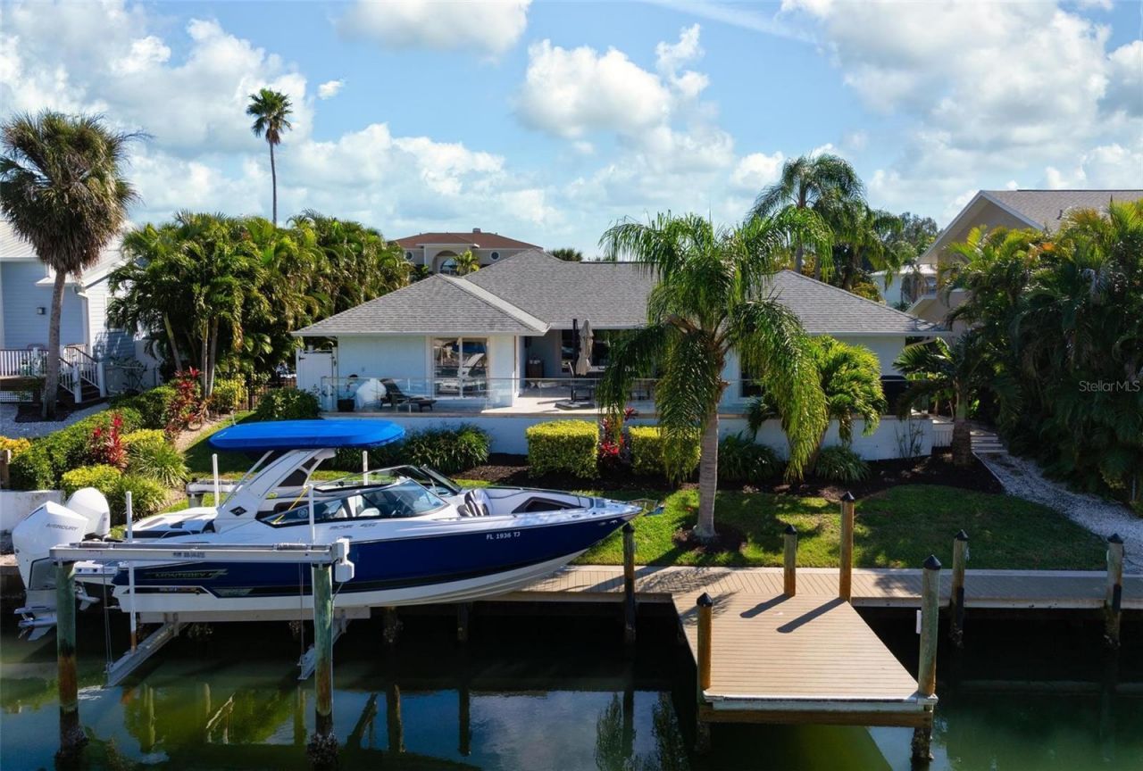 607 North Point Drive, Holmes Beach, FL 34217 Photo