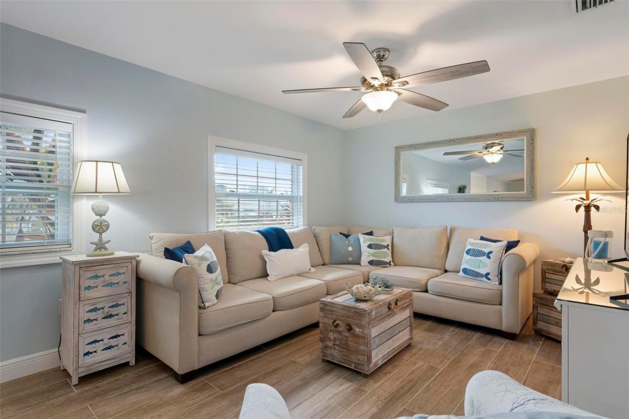 607 North Point Drive, Holmes Beach, FL 34217 Photo