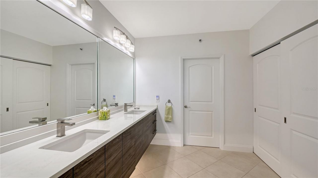 1145 Gulf Of Mexico Drive, Unit 503, Longboat Key, FL 34228 Photo