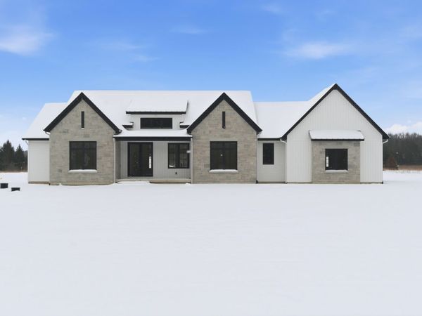 61121 Airpark Lane, Mattawan, MI 49071