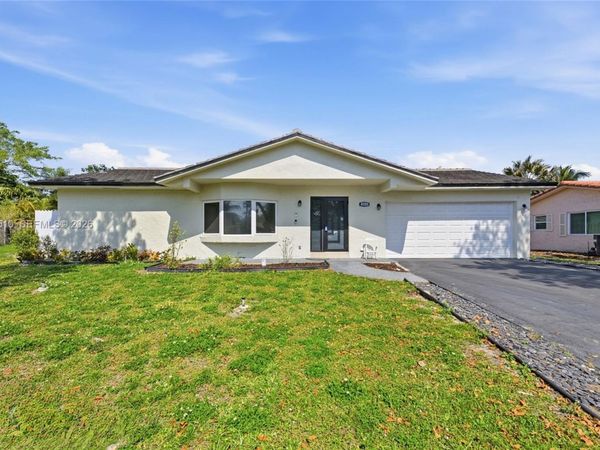 8555 NW 25th Pl, Coral Springs, FL 33065