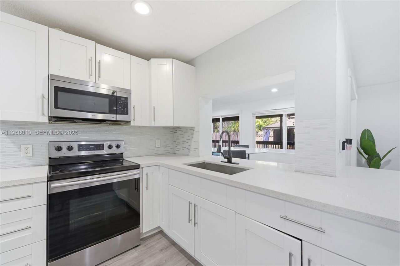 8555 NW 25th Pl, Coral Springs, FL 33065 Photo