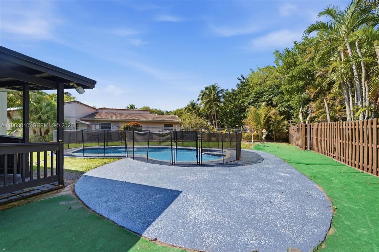 8555 NW 25th Pl, Coral Springs, FL 33065 Photo