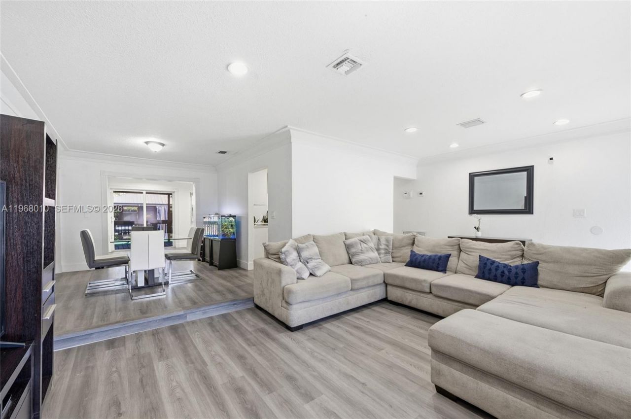 8555 NW 25th Pl, Coral Springs, FL 33065 Photo