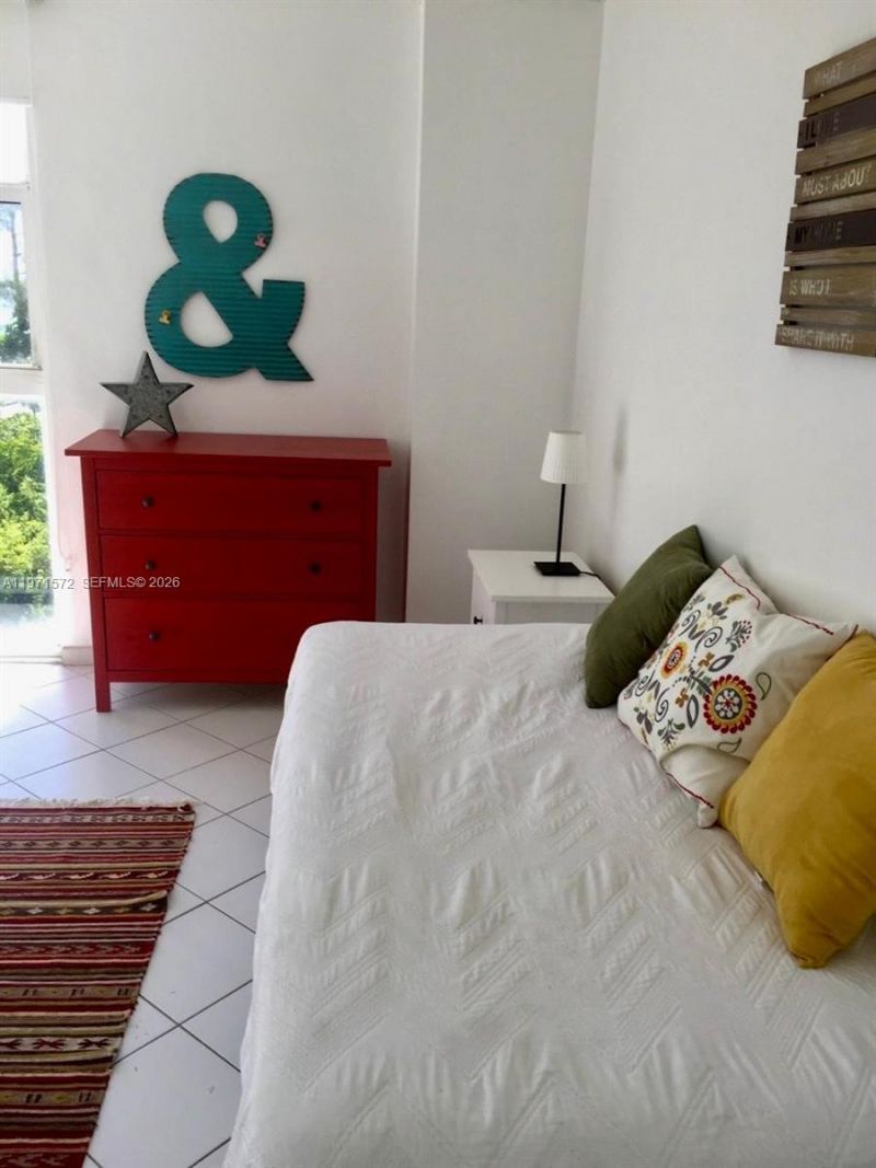 100 Bayview Dr , Unit 516, Sunny Isles Beach, FL 33160 Photo