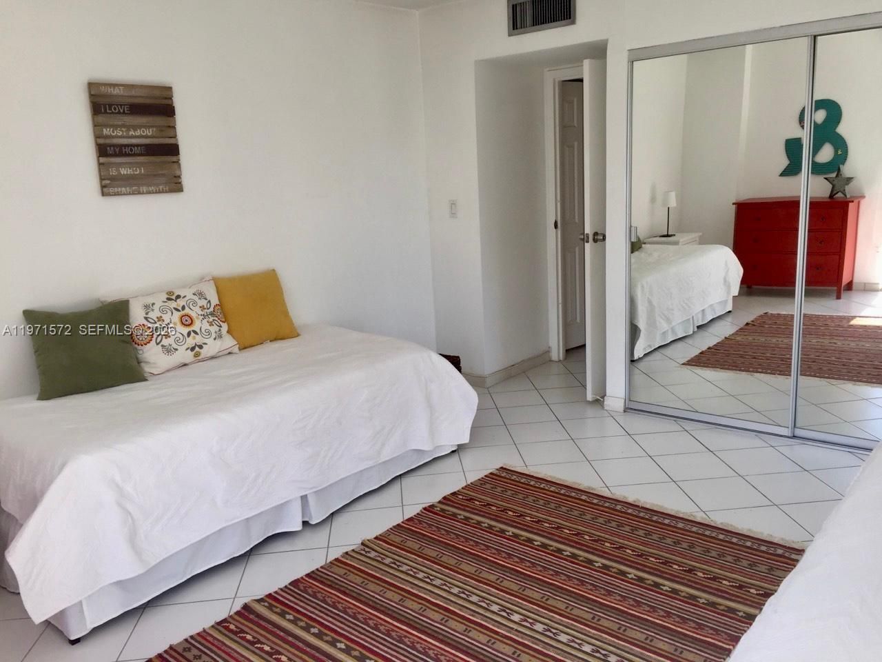 100 Bayview Dr , Unit 516, Sunny Isles Beach, FL 33160 Photo