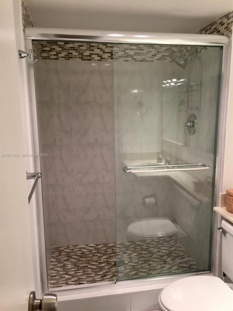 100 Bayview Dr , Unit 516, Sunny Isles Beach, FL 33160 Photo