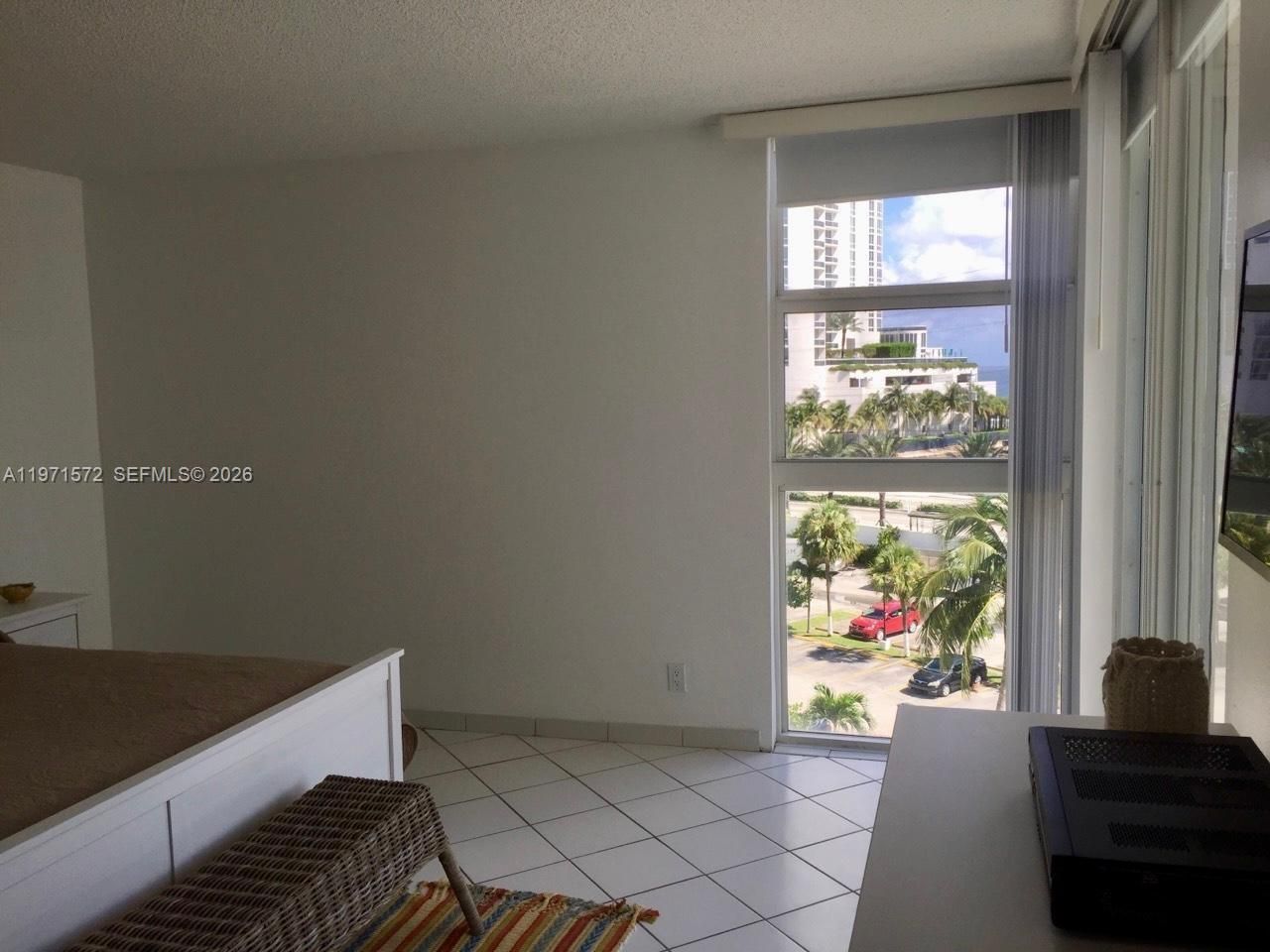 100 Bayview Dr , Unit 516, Sunny Isles Beach, FL 33160 Photo