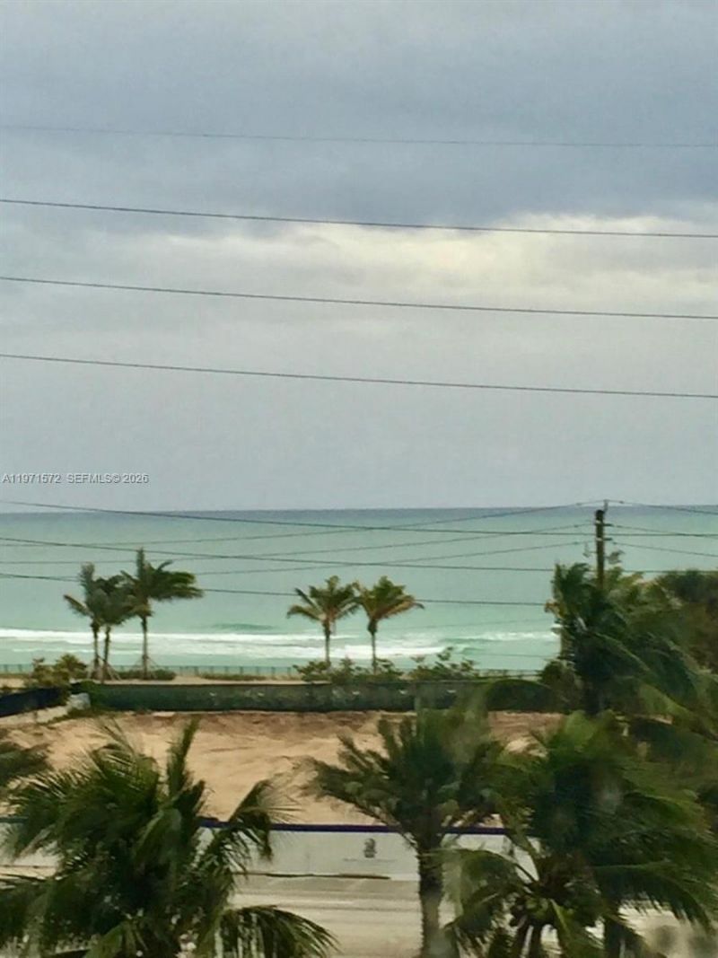 100 Bayview Dr , Unit 516, Sunny Isles Beach, FL 33160 Photo